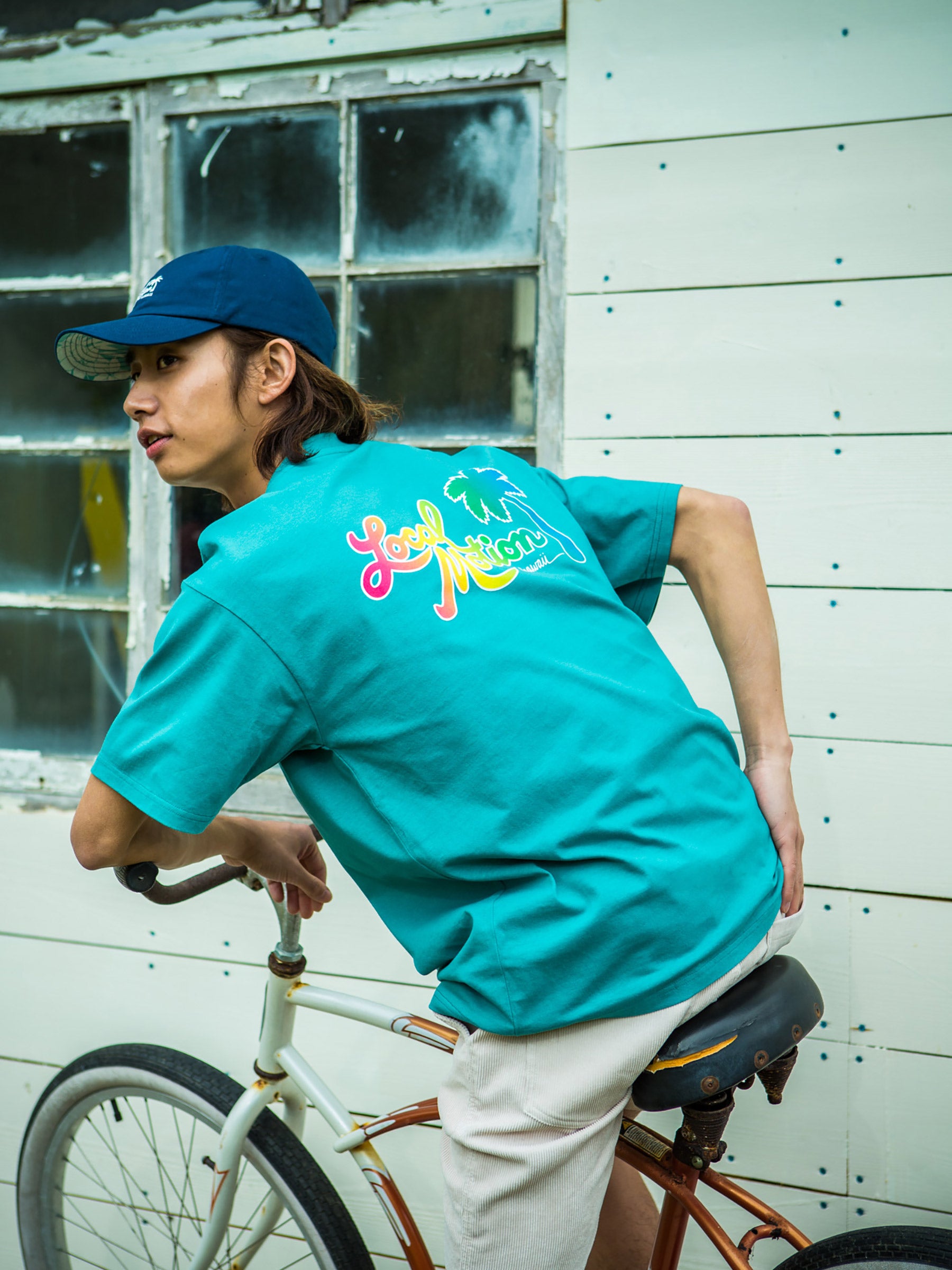 オリジナルロゴレインボープリントTシャツ - MNT – ローカルモーション 