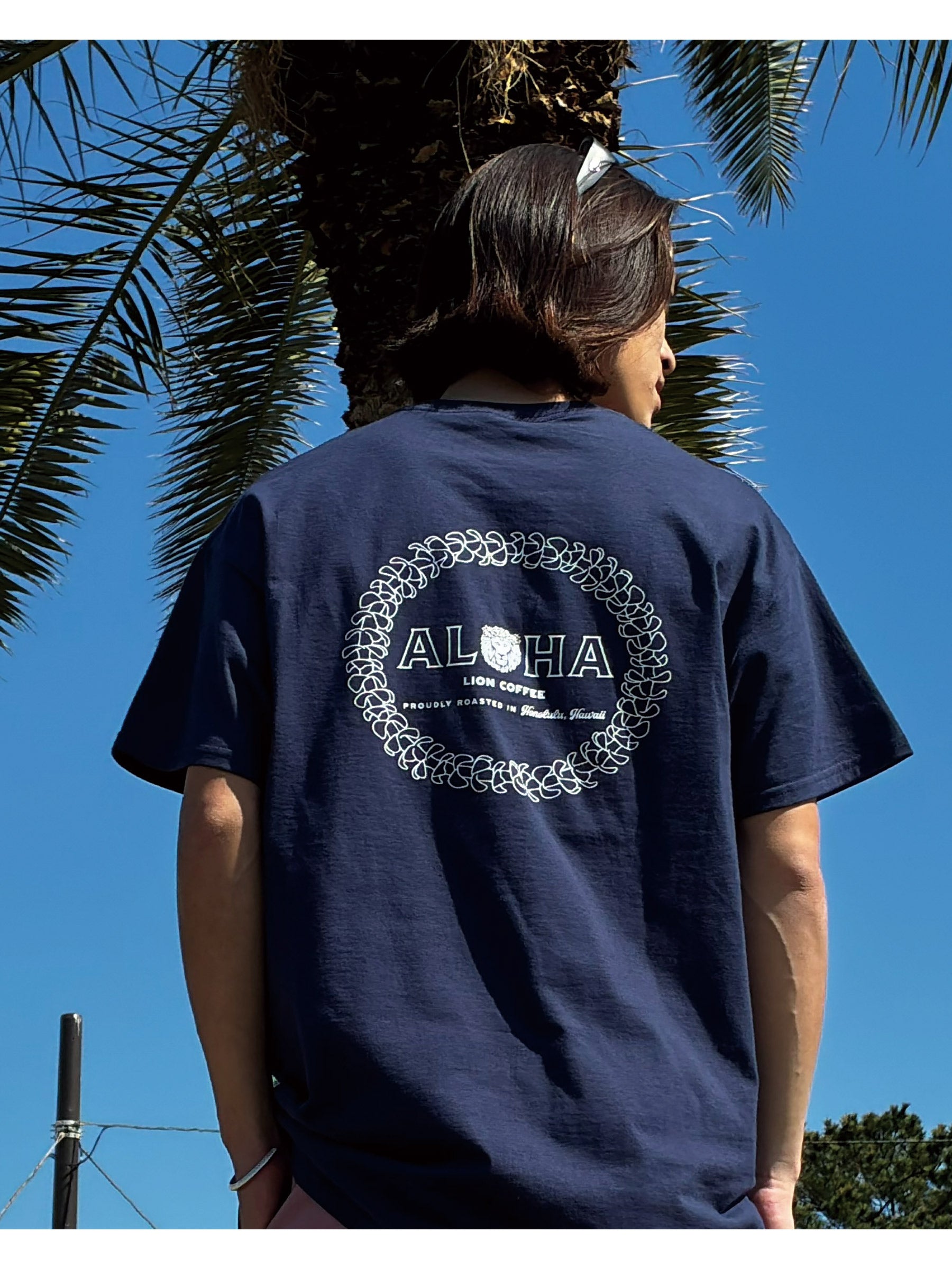 ライオンコーヒー別注Tシャツ ピカケ レイ - NVY – ローカルモーション