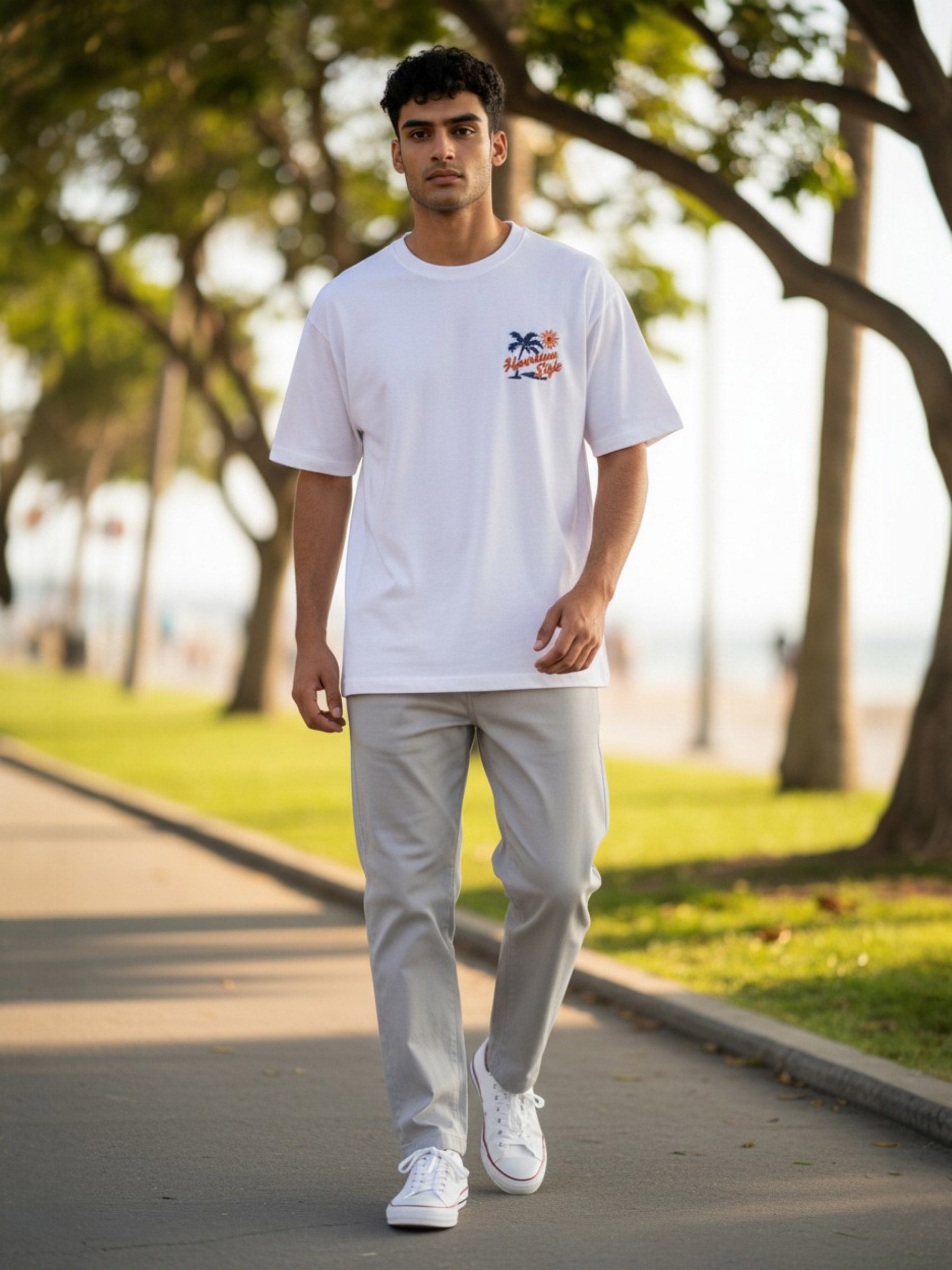 アーチロゴ刺繍Tシャツ – ローカルモーション公式オンラインストア