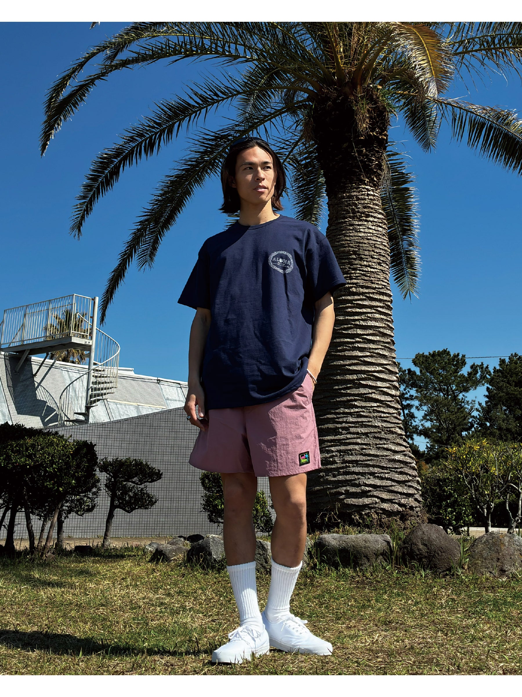 ライオンコーヒー別注Tシャツ ピカケ レイ - NVY – ローカルモーション