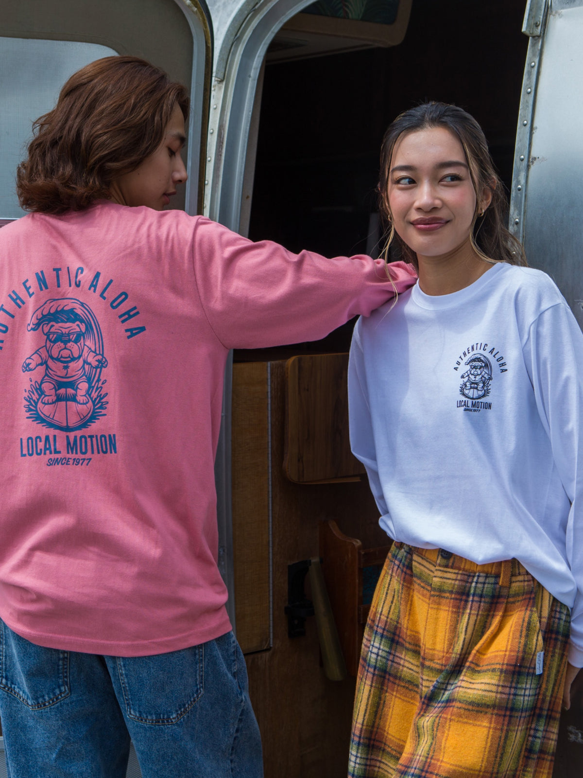 サーフドッグアーチ長袖Tシャツ -  PNK