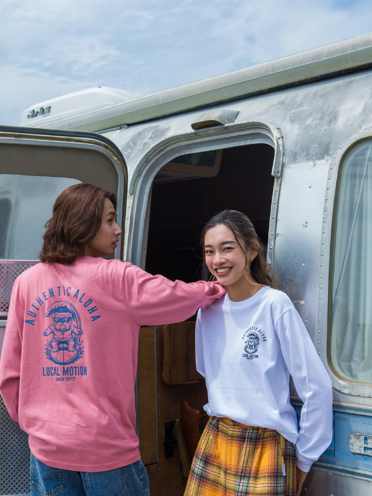 サーフドッグアーチ長袖Tシャツ -  WHT