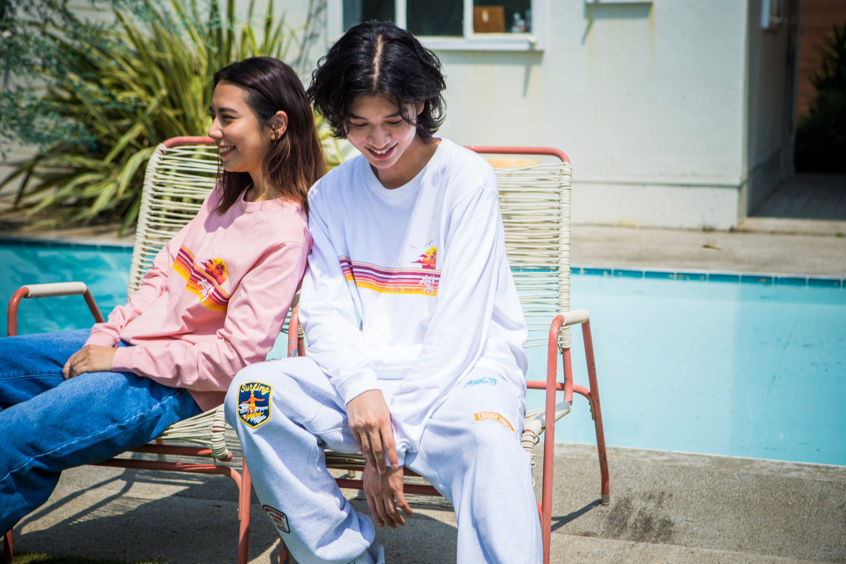 フロントラインプリント長袖Tシャツ