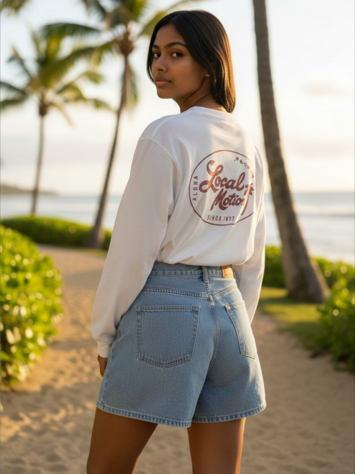 ニューオーバル 長袖Tシャツ -  WHT
