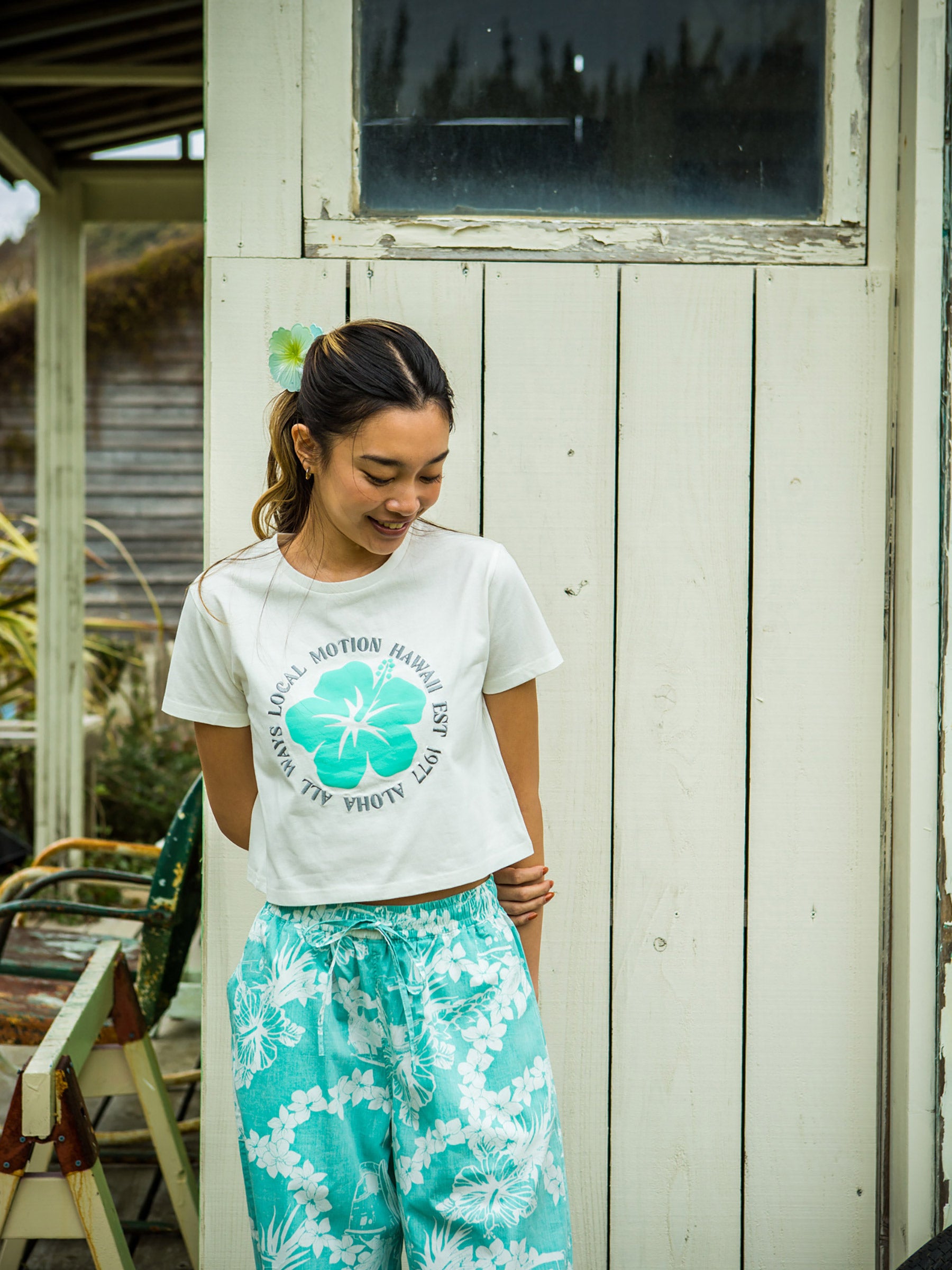 ハイビスカスサークルステッチTシャツ - WHT