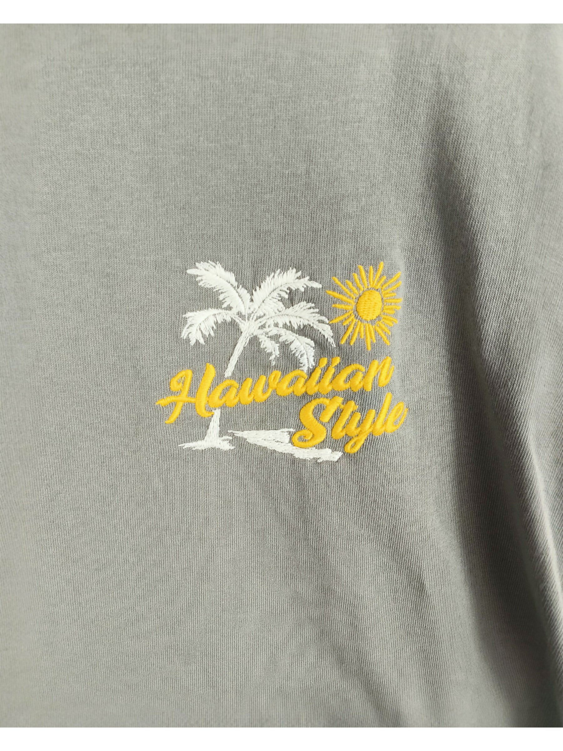 アーチロゴ刺繍Tシャツ – ローカルモーション公式オンラインストア