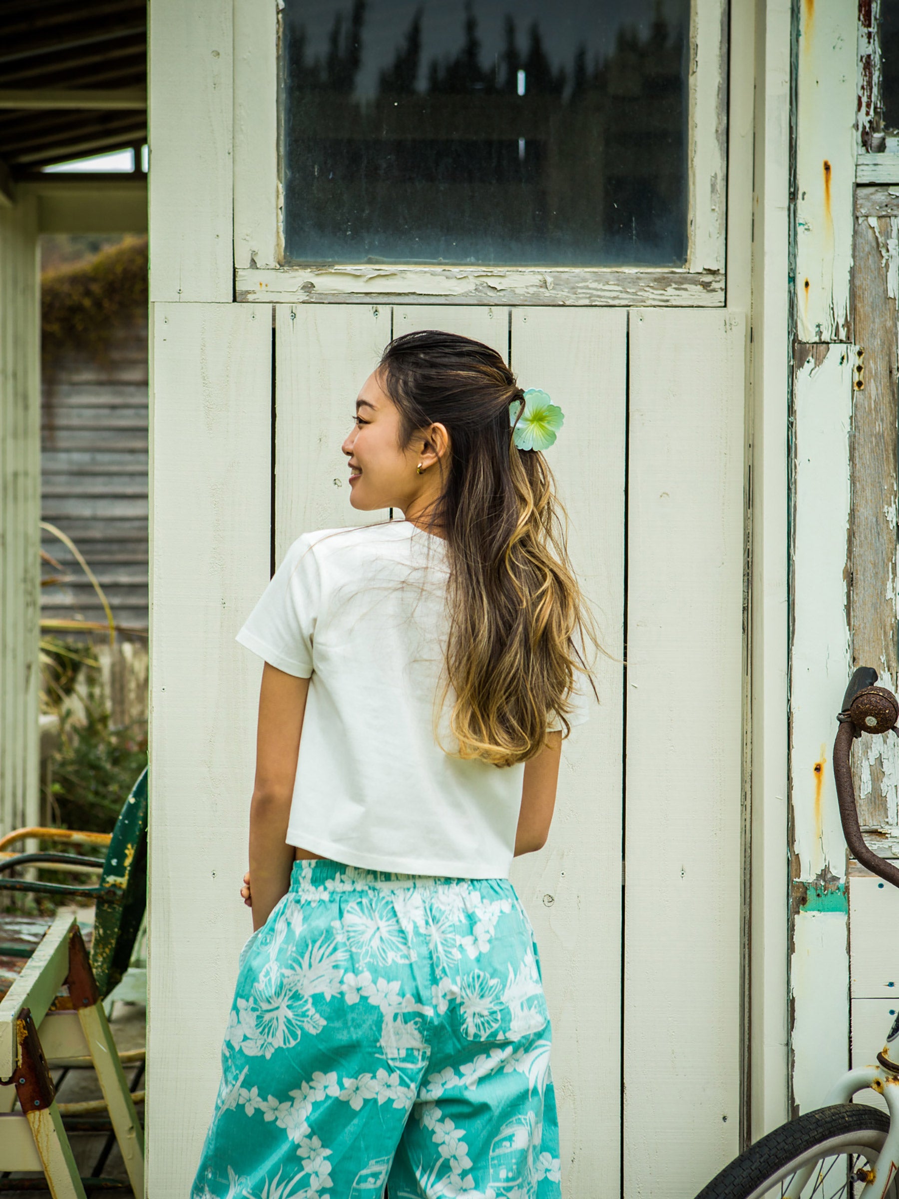 ハイビスカスサークルステッチTシャツ - WHT