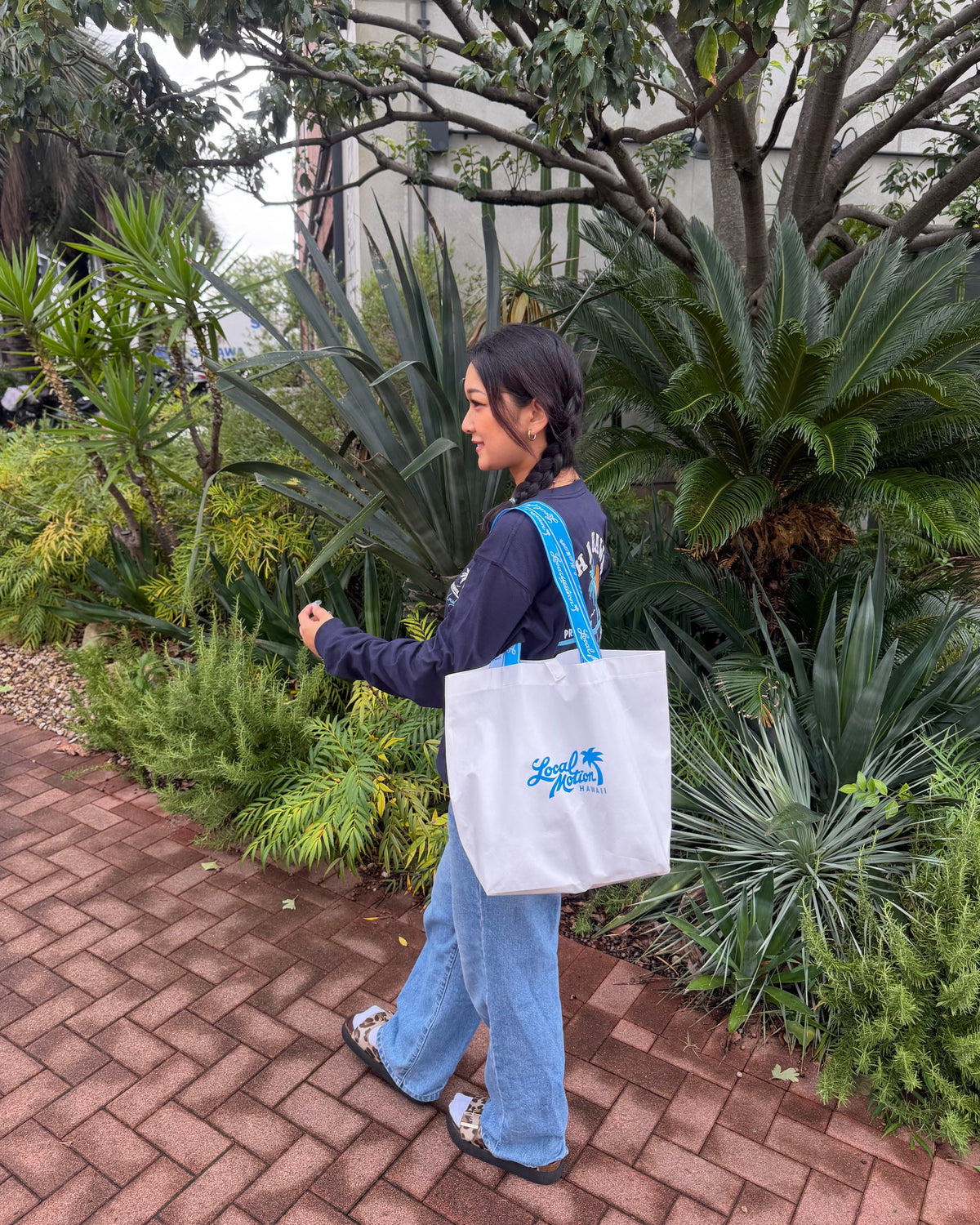 LEISURE TOTE BAG GIFT CAMPAIGN