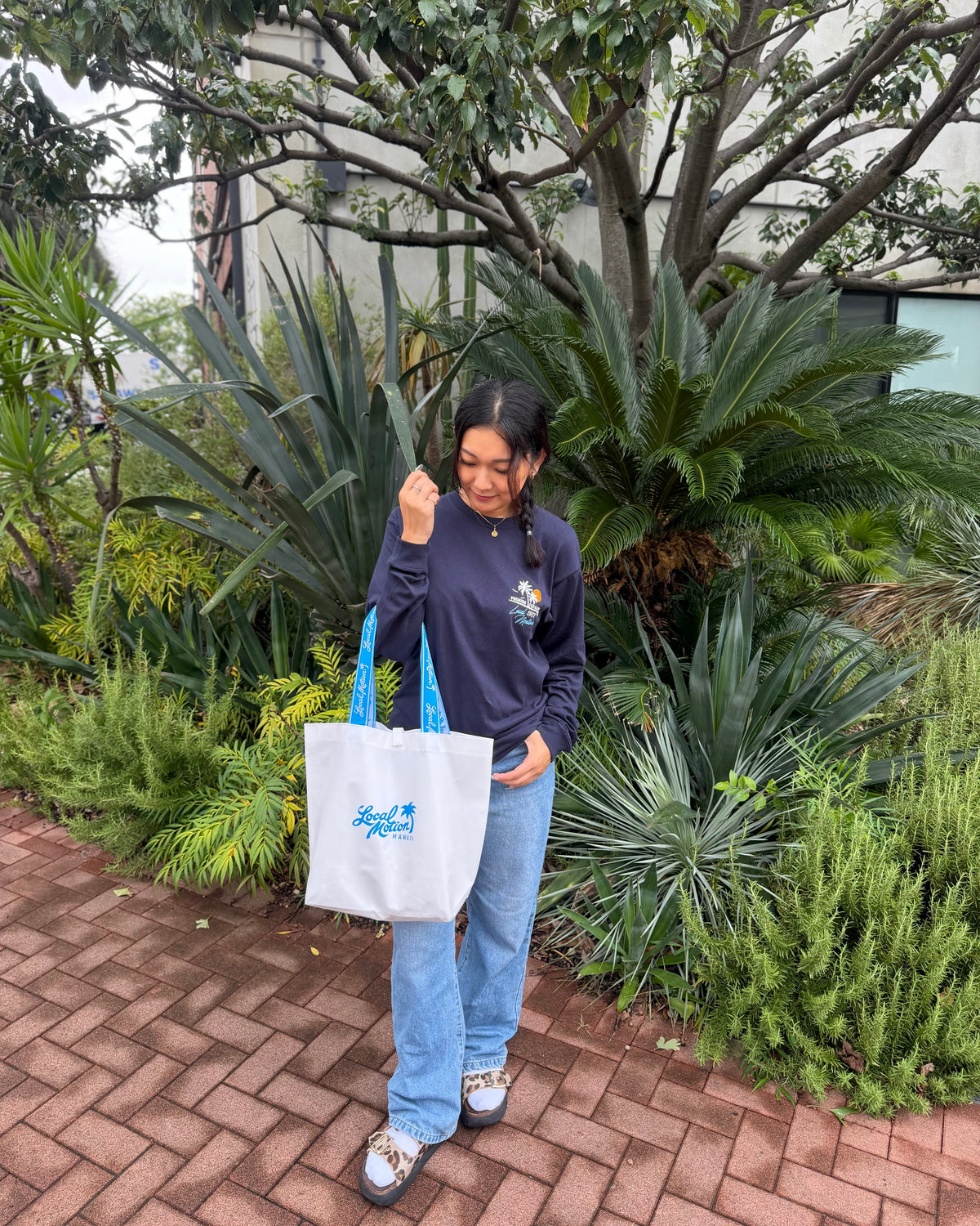 LEISURE TOTE BAG GIFT CAMPAIGN